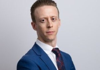 Dieter Bloemer é profissional com ampla experiência em direito empresarial.