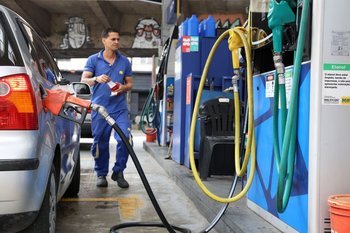 A Agência Nacional do Petróleo emitiu autos de infração contra 85 postos e 19 distribuidoras de combustíveis que estavam descumprindo regras