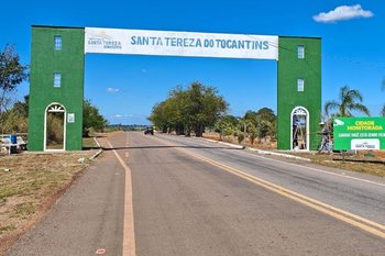  Santa Tereza está localizada na região central do estado, a cerca de 90 km. 