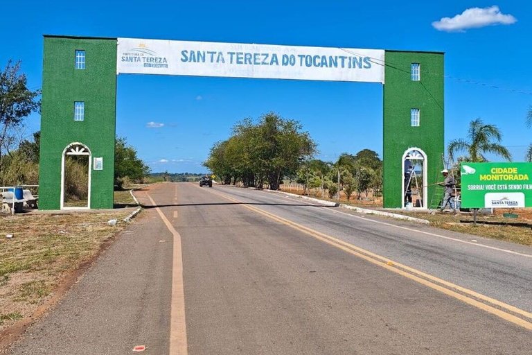  Santa Tereza está localizada na região central do estado, a cerca de 90 km. 
