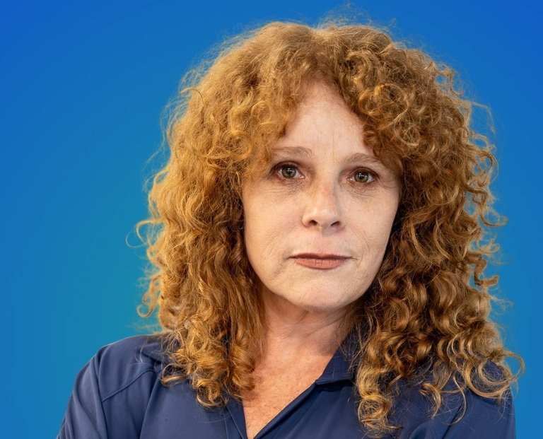 Claudia de Lucca Mano é advogada e consultora empresarial. 