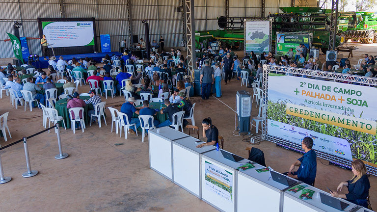 O evento reuniu agricultores, técnicos e outros profissionais da agropecuária