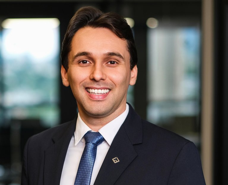 Luka Fraz é pós-graduado em direito empresarial pela Ebradi, pós-graduado em direito civil e processo civil pela Unitins.