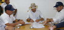 Assinatura ocorreu durante agenda oficial no gabinete do Governo do Tocantins instalado na Agrotins 2026|Esequias Araújo