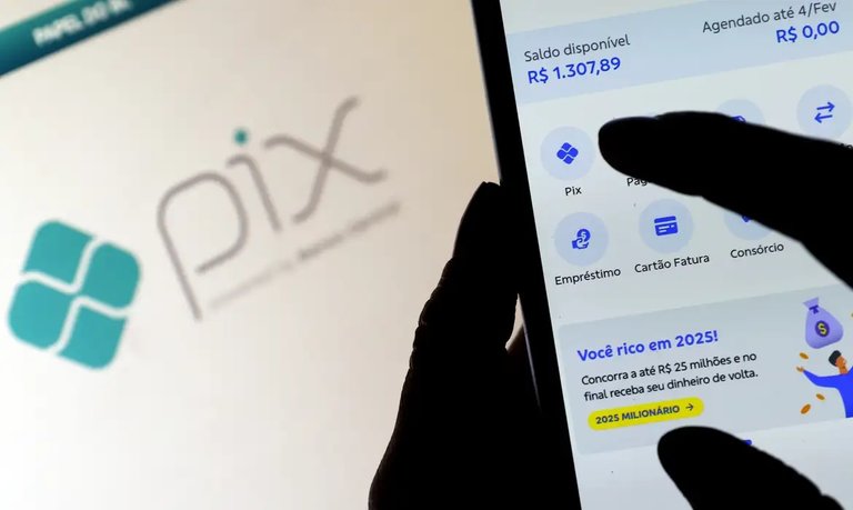 Sistemas como o Pix mostram que é possível transferir dinheiro em segundos, 24 horas por dia, com menos intermediários