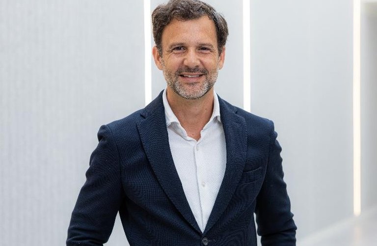 Sanjuán iniciou sua trajetória na BMW em 2002 como estagiário de marketing.