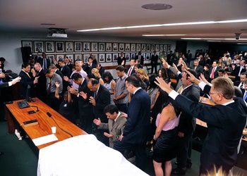 Parte da bancada BBBB, parlamentares evangélicos realizam culto na Câmara dos Deputados