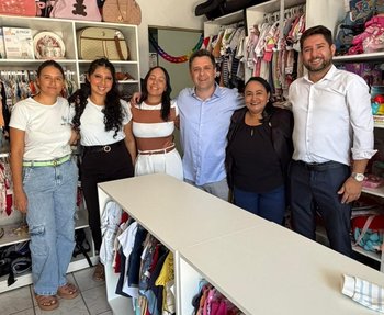 Tiago Dimas visitou uma loja de roupas para crianças Baby Kids, gerida pelas empreendedoras Patrícia e Alessandra