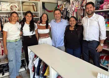 Tiago Dimas visitou uma loja de roupas para crianças Baby Kids, gerida pelas empreendedoras Patrícia e Alessandra