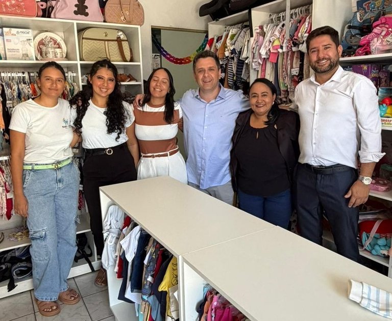 Tiago Dimas visitou uma loja de roupas para crianças Baby Kids, gerida pelas empreendedoras Patrícia e Alessandra