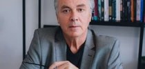 Ivo Ricardo Lozekam é tributarista, contador e advogado.|