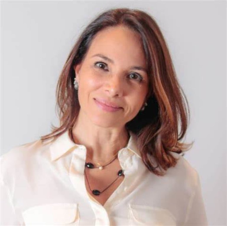 Mayra Vieira Dias é advogada.