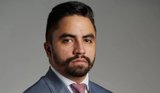 Eduardo Maurício é advogado no Brasil, em Portugal, na Hungria e na Espanha.|
