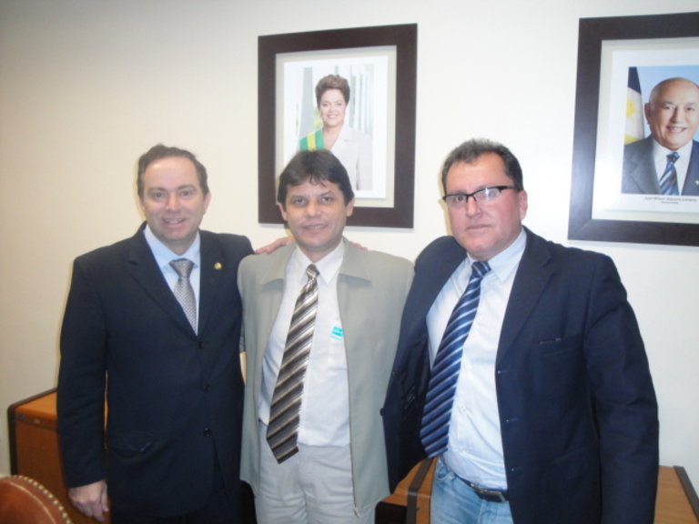 (E/D) Senador João Costa, prefeito Régis Melo e assessor Everton Fernandes