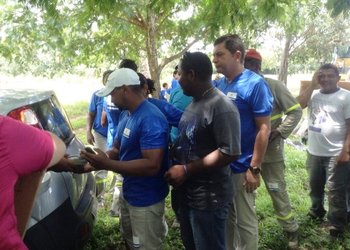 Prefeito Amastha enfrenta fila do marmitex para almoçar com os servidores da limpeza urbana do município