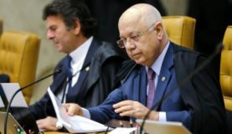 Teori Zavascki, ao lado de Luiz Fux (E), teve sua decisão de suspender o mandato de Eduardo Cunha aprovada por unanimidade pelo Tribunal