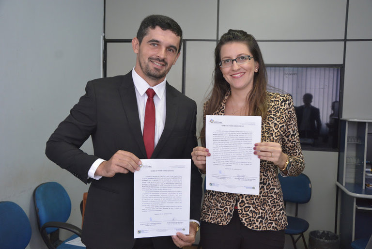 Os dois novos procuradores - Thayssa Escher Mendes Azevedo e Djair Batista de Oliveira 