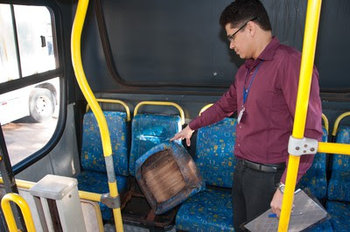 Integrante do MPE encontra cadeira quebrada no ônibus