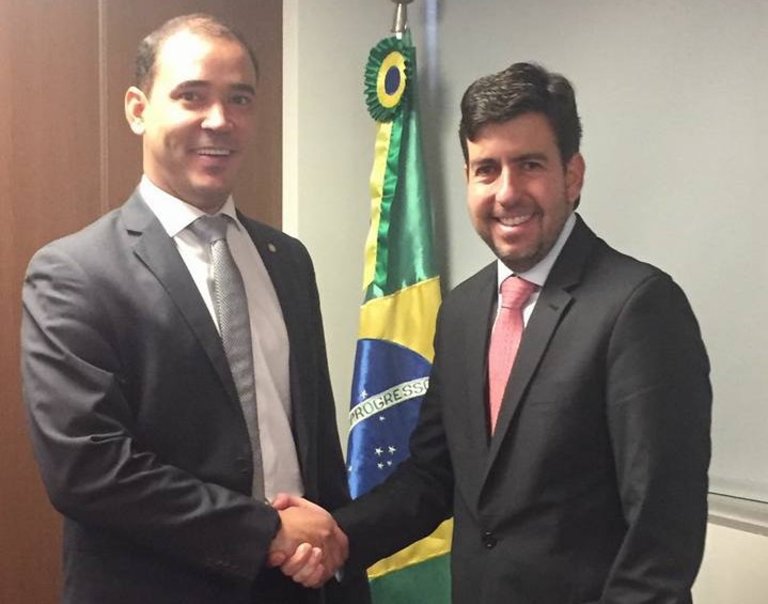 Vicentinho Júnior foi recebido em audiência pelo presidente do FNDE, Silvio de Souza