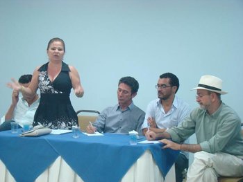 Vice-prefeita Edna Agnolin fala durante a reunião