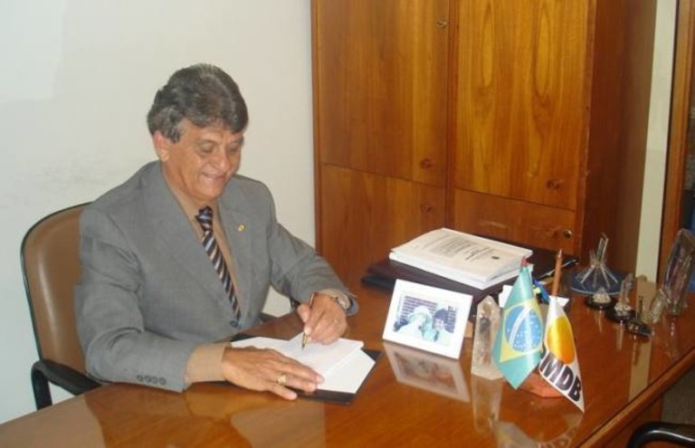 PT ainda não convidou o PMDB para uma mesa redonda, segundo o presidente