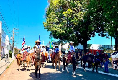 Cavalgada inaugura a 56ª Expoimp em Palmas com tradição sertaneja