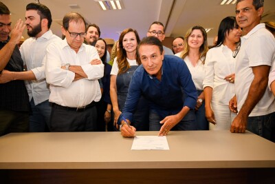 Gaguim lança pré-campanha ao Senado em evento com prefeitos e vereadores